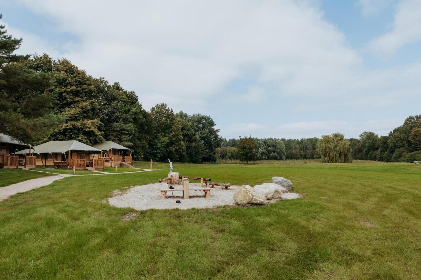 Glamping Lodge With Eco-Wellness Zeewolde Bagian luar foto